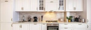 Kitchen with a stone flooring